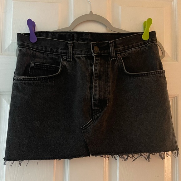Levi’s Faded Black Denim Mini Skirt size 32 - Picture 2 of 8